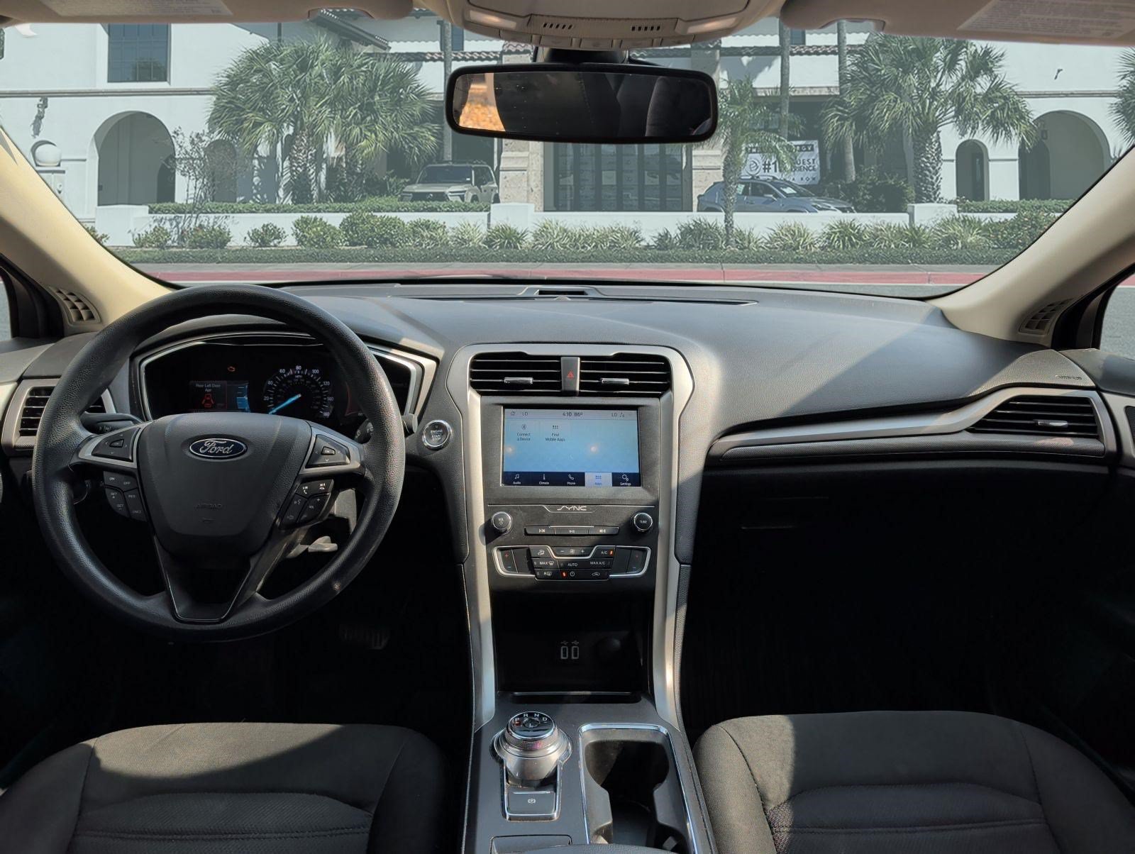 Used 2020 Ford Fusion SE FWD image 26