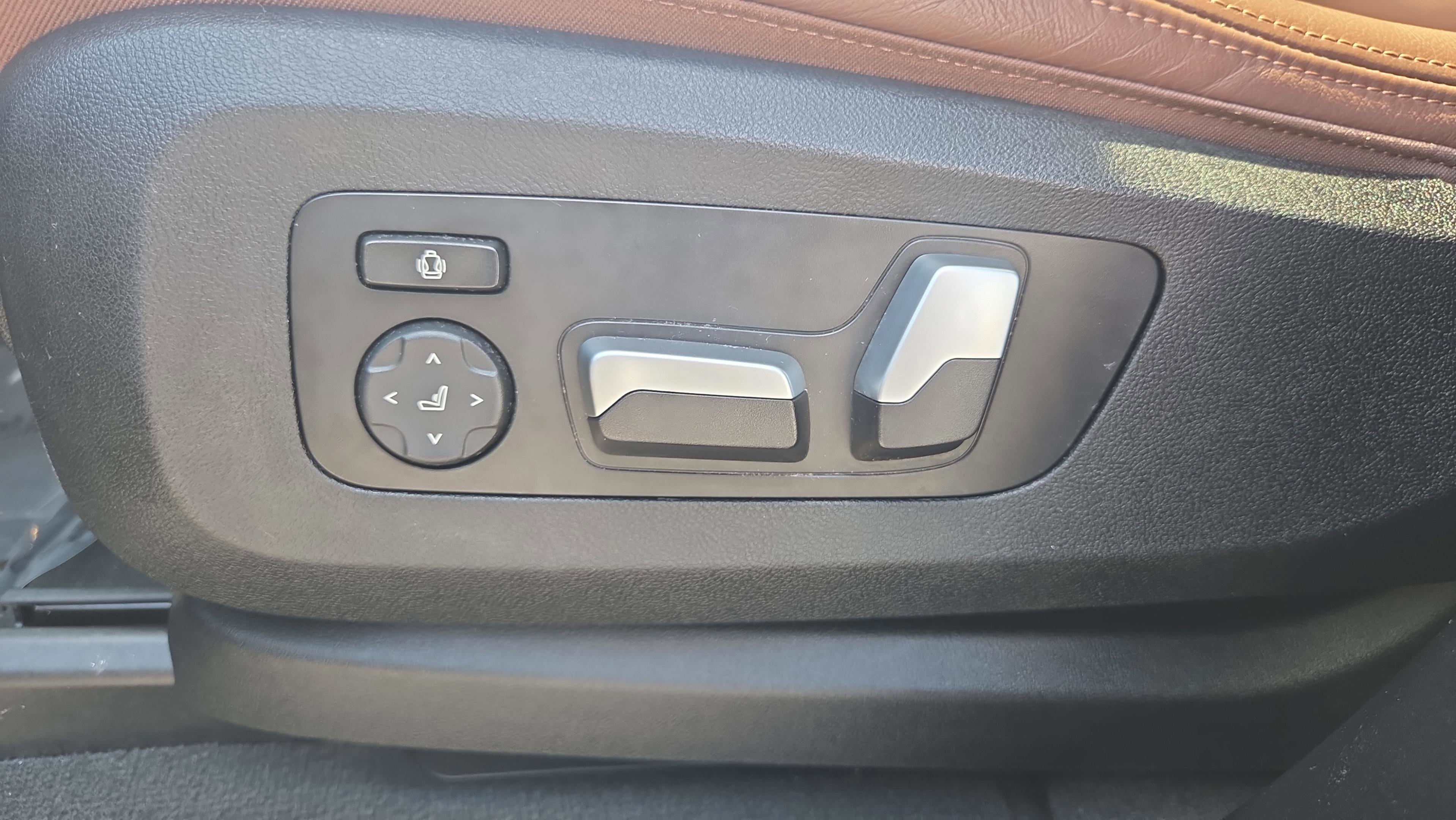 Used 2022 BMW X7 xDrive40i w/ Premium Package AWD/4WD image 10
