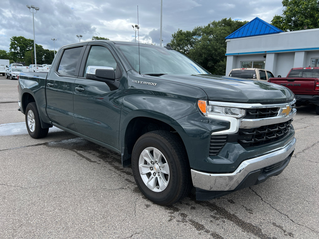 Used 2025 Chevrolet Silverado 1500 LT RWD image 2
