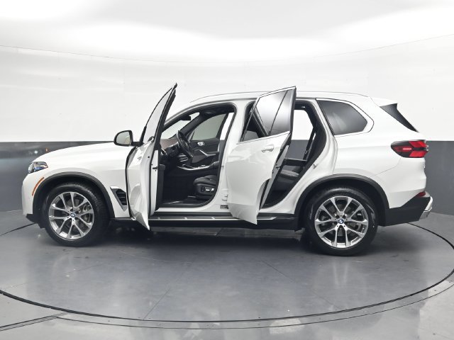 Certified 2024 BMW X5 xDrive40i w/ Premium Package AWD/4WD image 40
