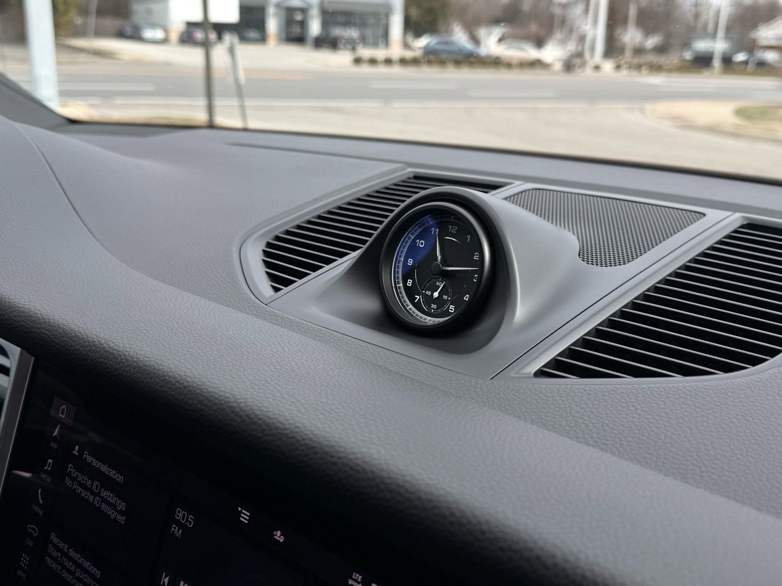 Used 2022 Porsche Macan image 23