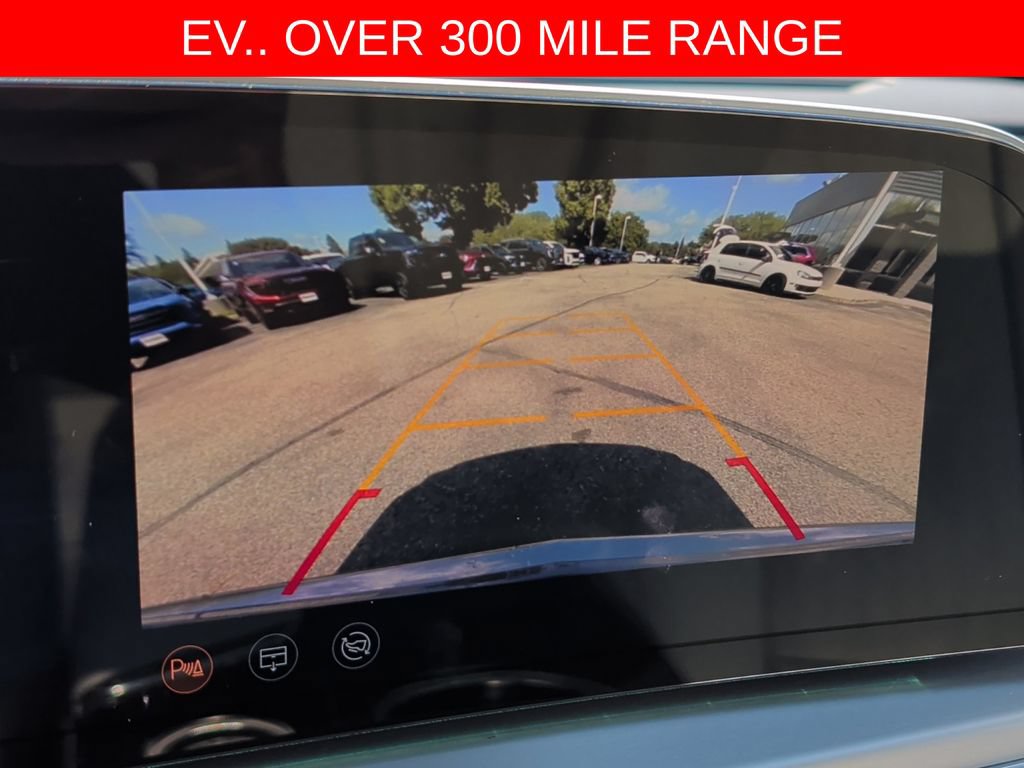 Used 2024 Cadillac Lyriq Luxury w/ LPO, Floor Liner Package AWD/4WD image 20