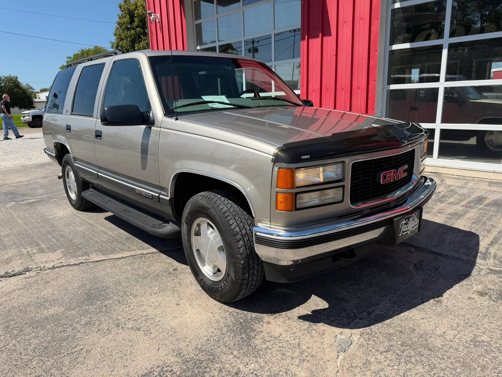 Used 1999 GMC Yukon 4WD 4-Door w/ Marketing Opt Pkg 5 image 2