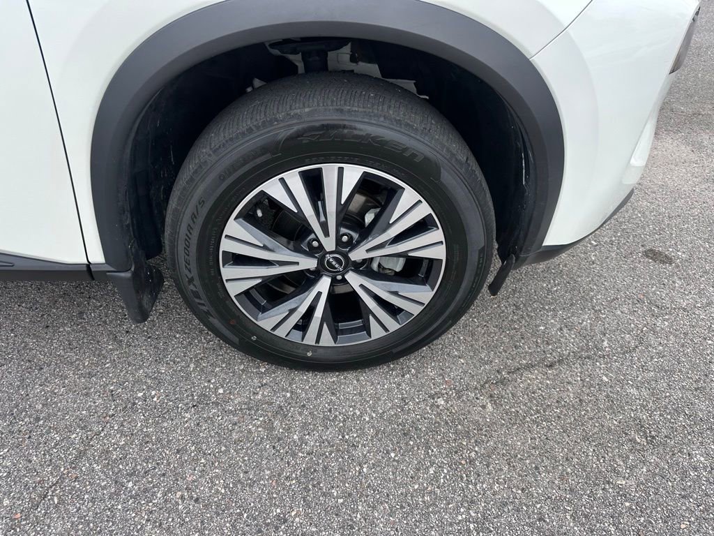 Used 2023 Nissan Rogue SV image 4