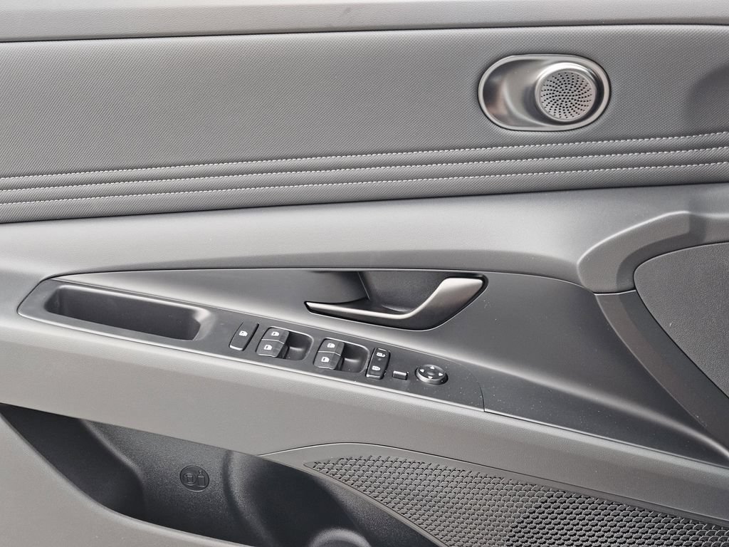 New 2026 Hyundai Elantra SEL FWD image 23