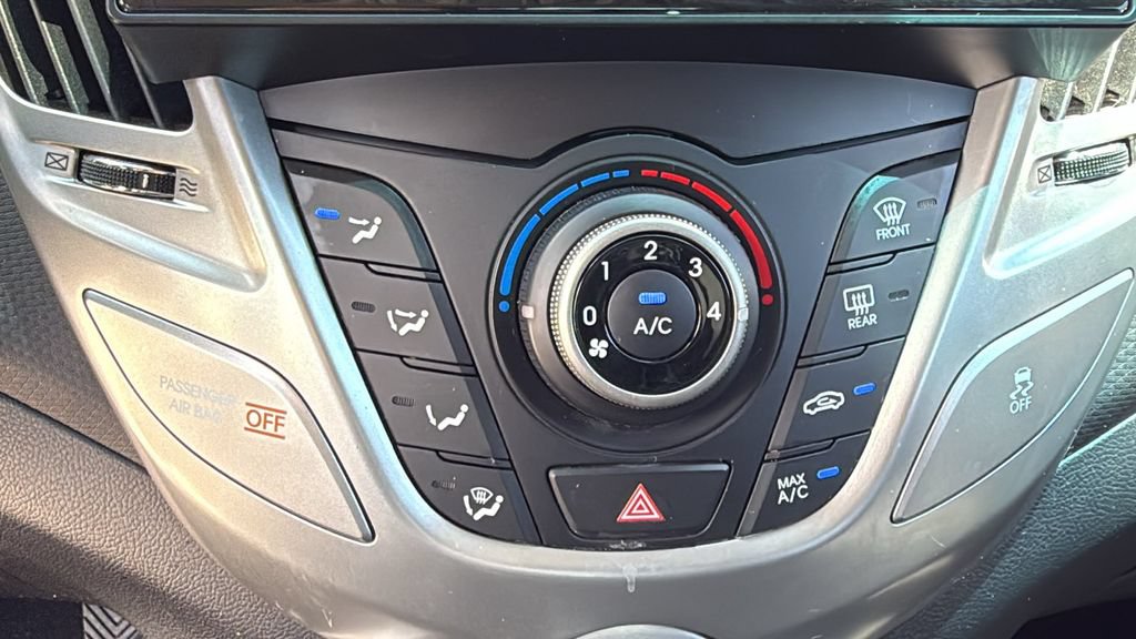 Used 2016 Hyundai Veloster FWD image 30