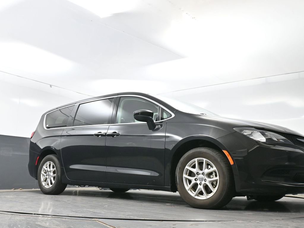 Used 2023 Chrysler Voyager LX FWD image 50