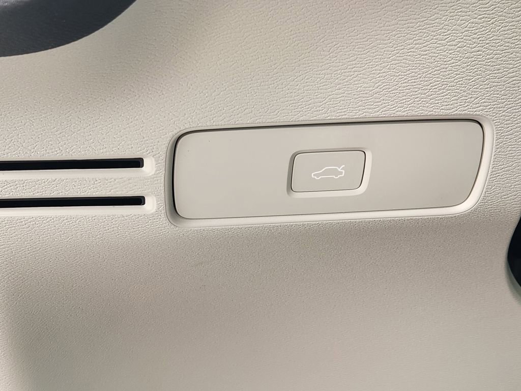New 2026 Volvo XC40 B5 Plus w/ Protection Package Premier image 11