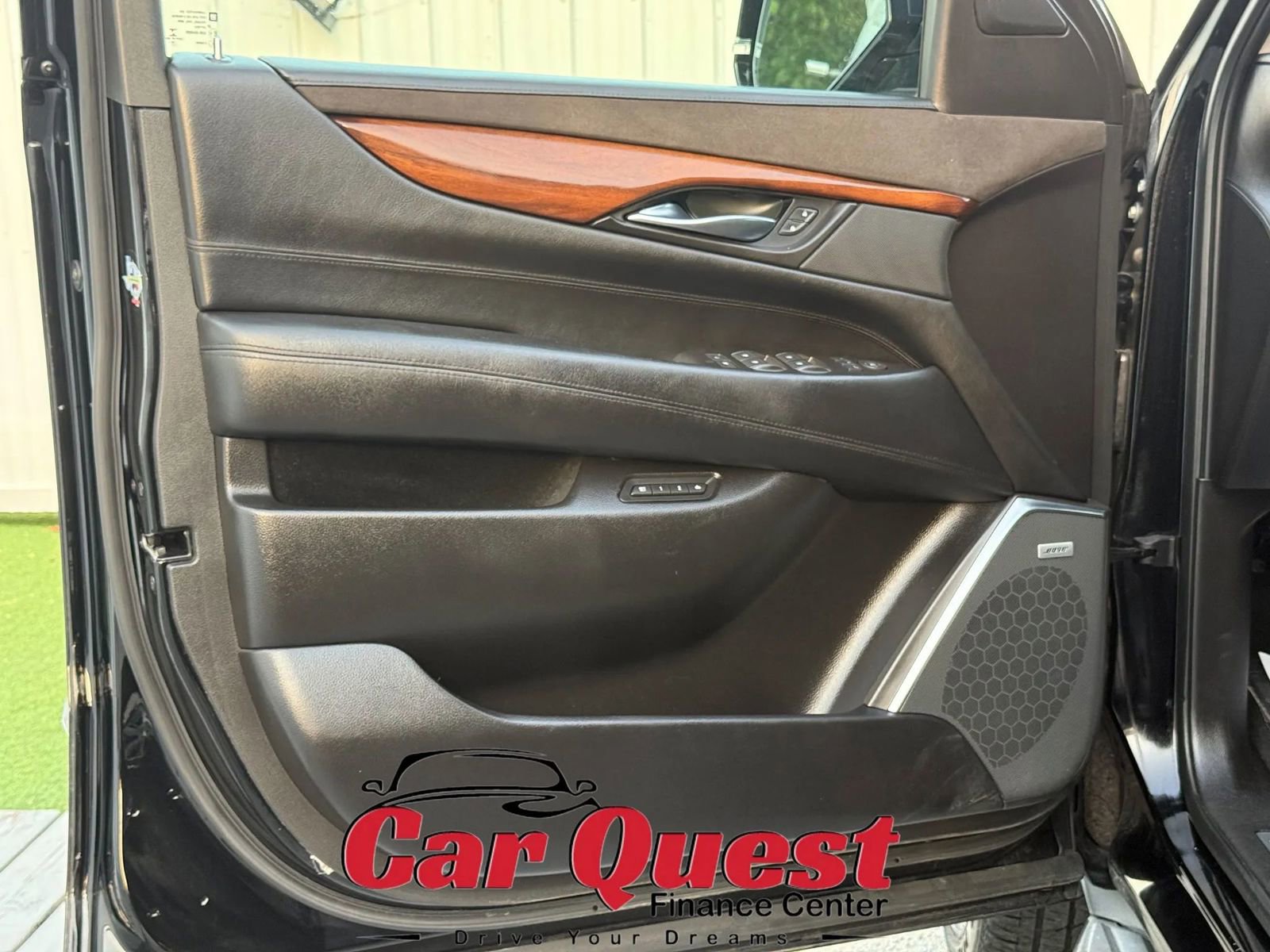 Used 2016 Cadillac Escalade Luxury AWD/4WD image 10