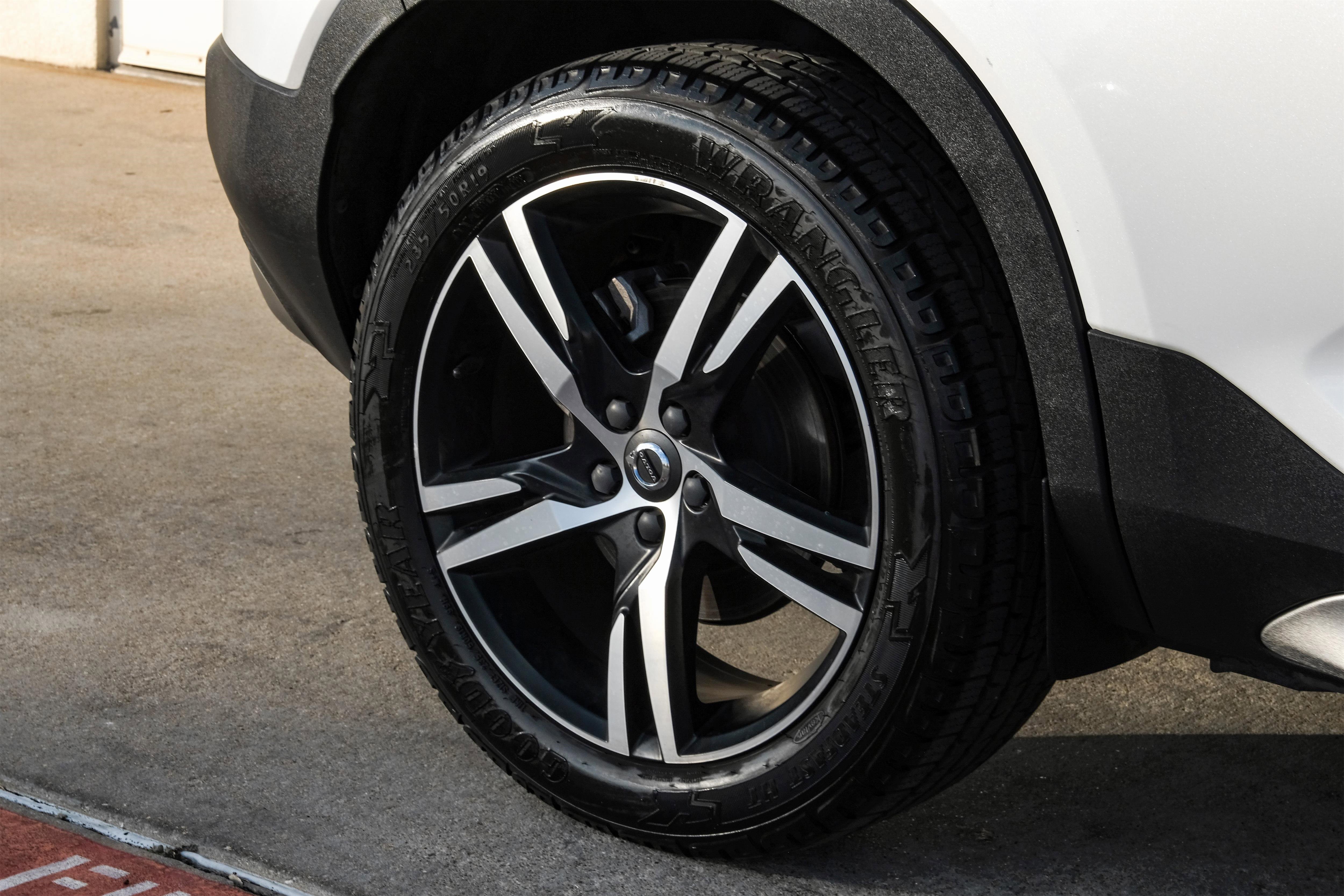 Used 2021 Volvo XC40 T4 R-Design image 60