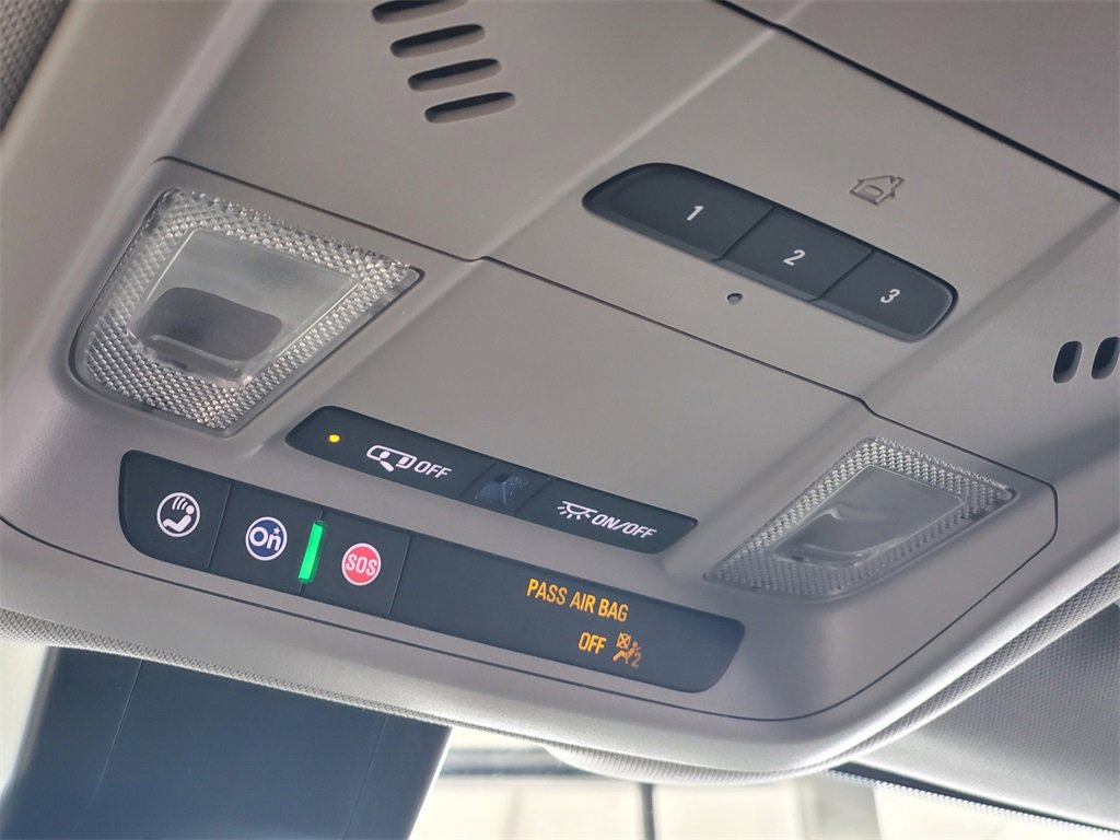 Used 2024 GMC Terrain SLT image 23