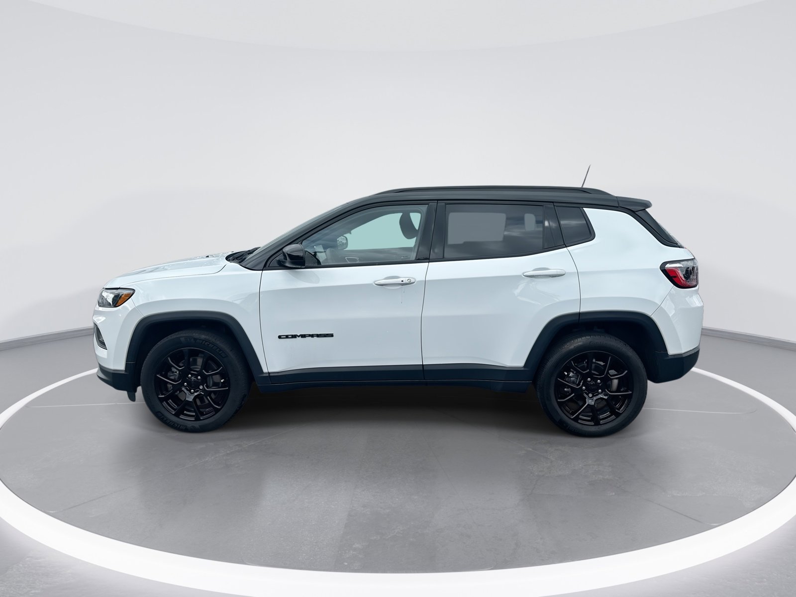 Used 2024 Jeep Compass Latitude w/ Convenience Group AWD/4WD image 6
