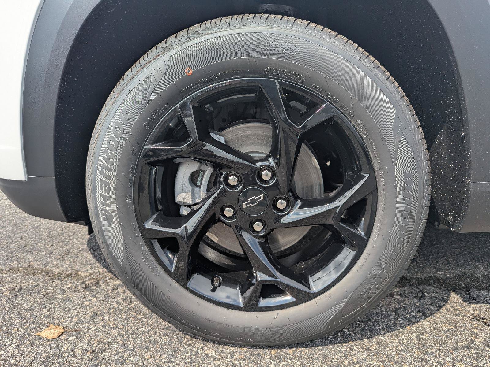 New 2026 Chevrolet Trax LT w/ Driver Confidence Package FWD image 35