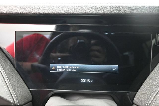 Used 2025 GMC Yukon XL Denali AWD/4WD image 4