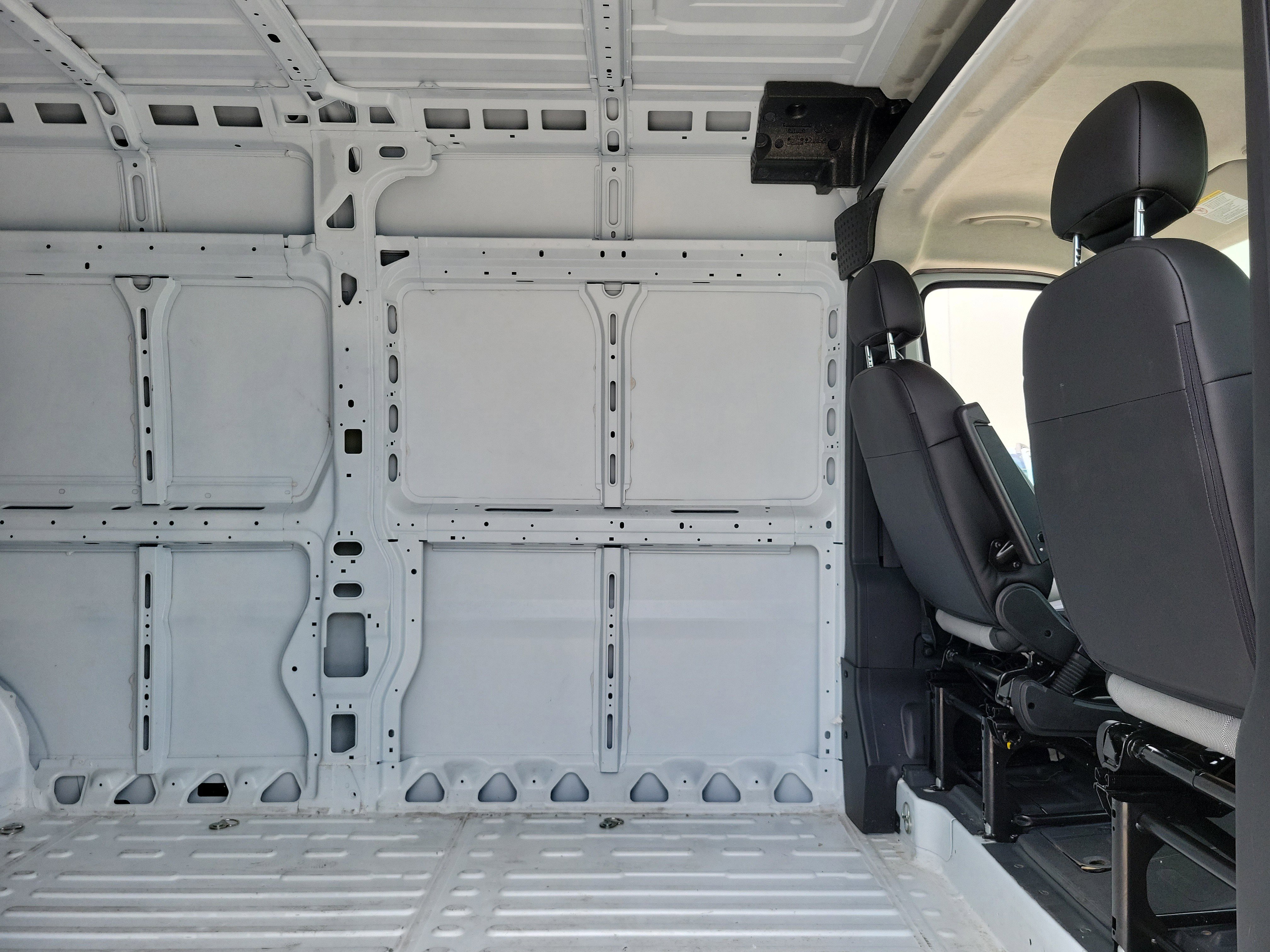 Used 2026 RAM ProMaster 2500 w/ Convenience Group FWD image 11