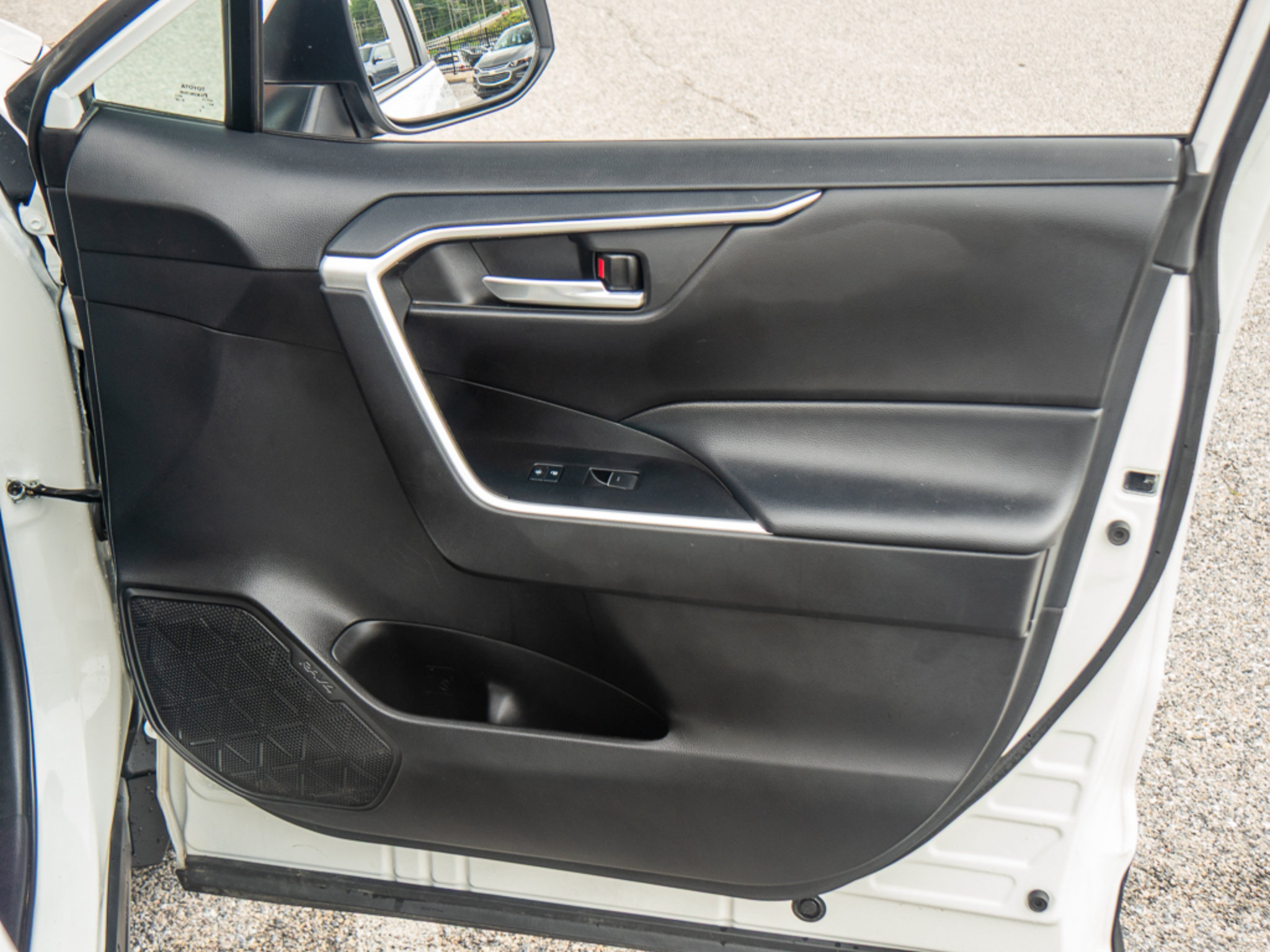 Used 2023 Toyota RAV4 XLE AWD/4WD image 16