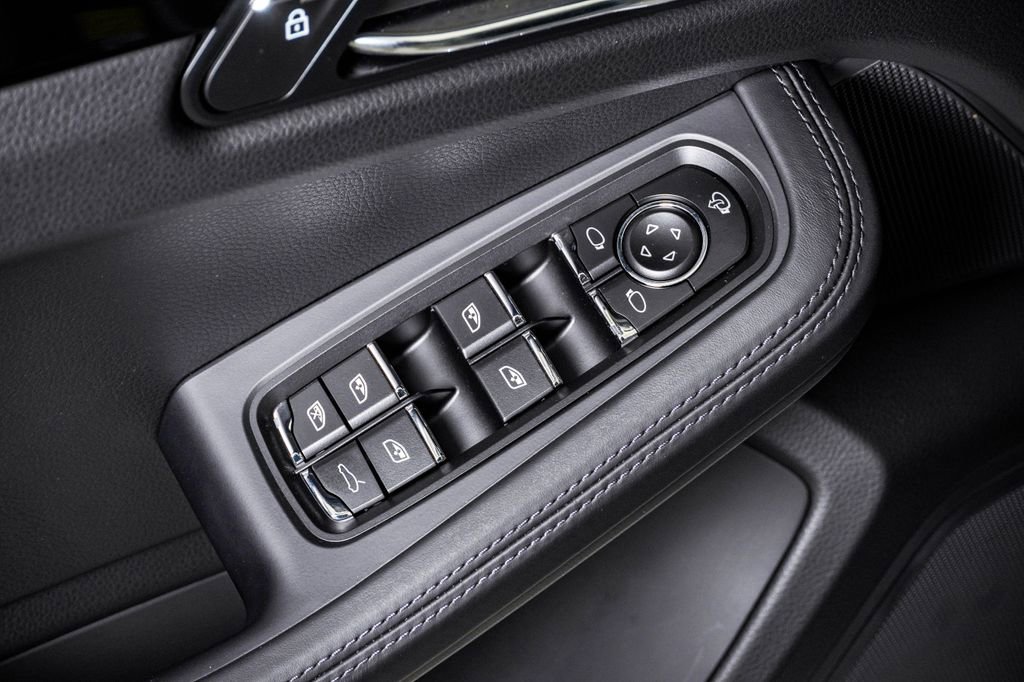 Certified 2026 Porsche Macan AWD/4WD image 26