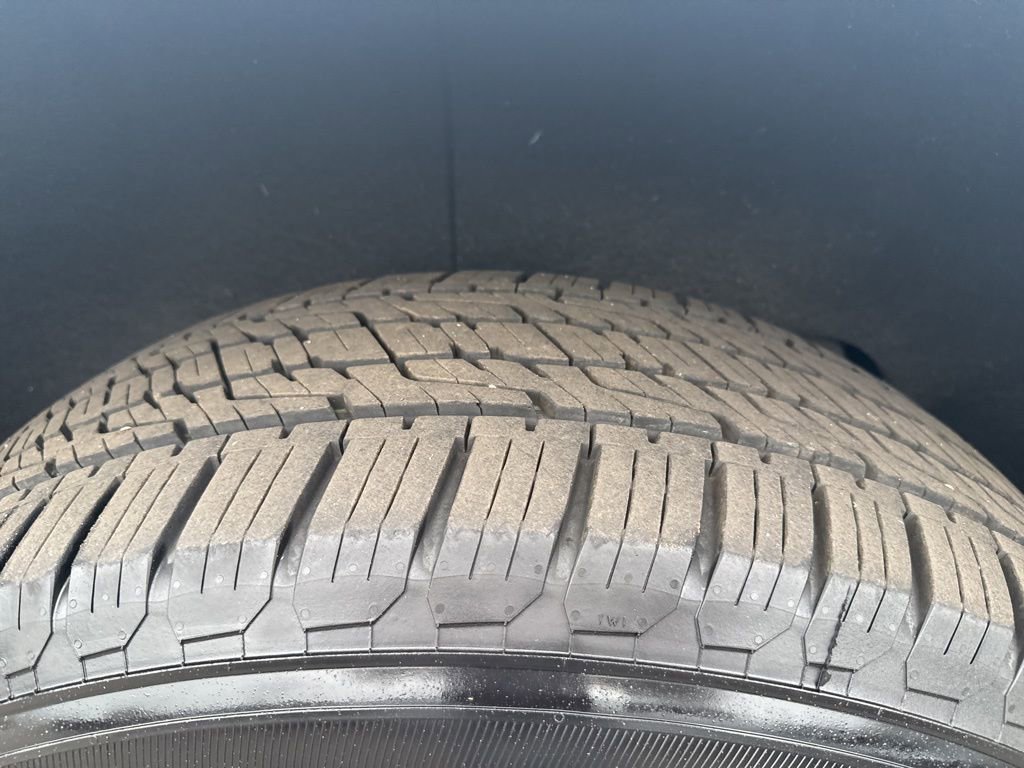 Used 2023 GMC Yukon SLT w/ SLT Premium Package image 34