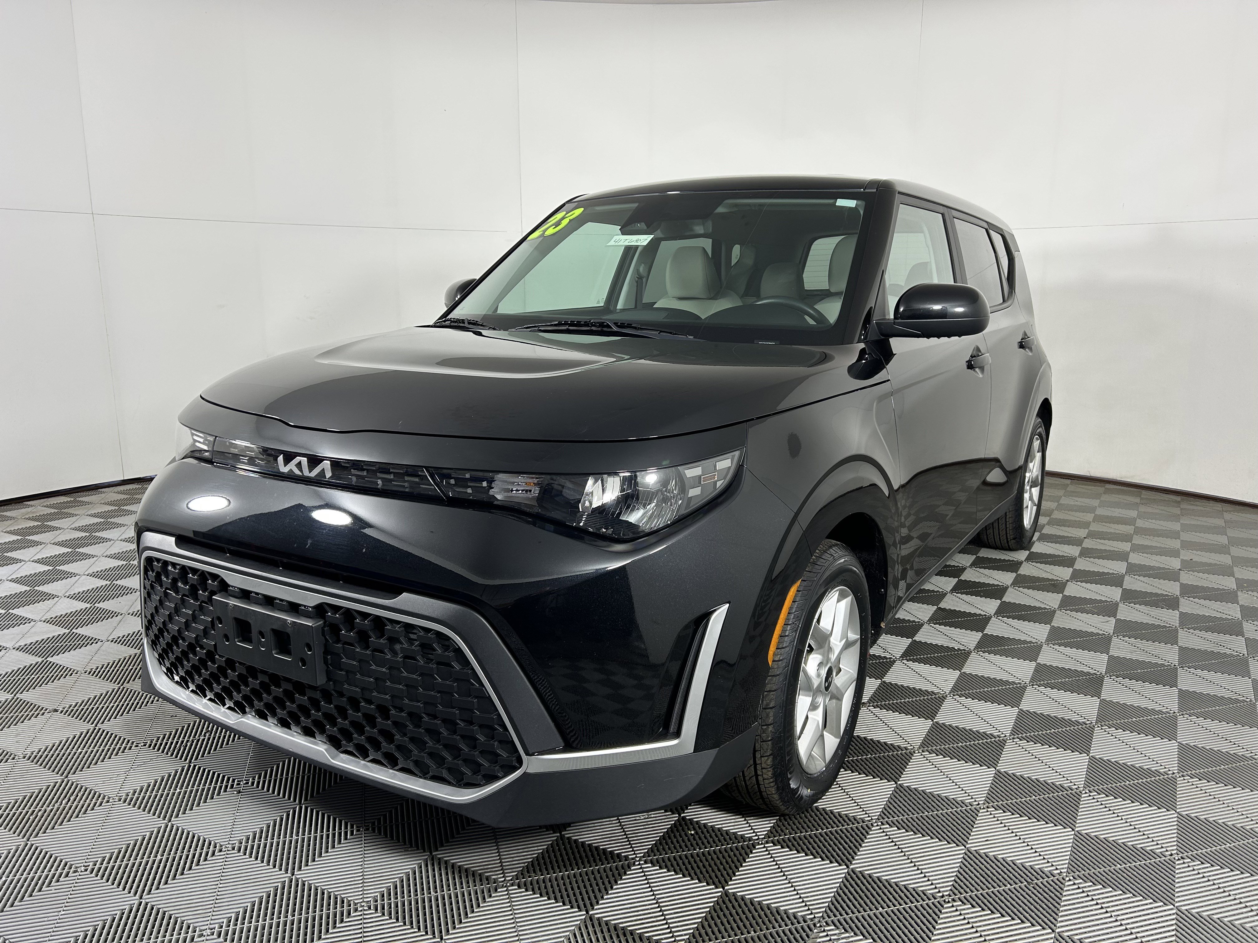 Certified 2023 Kia Soul LX w/ LX Technology Package image 3