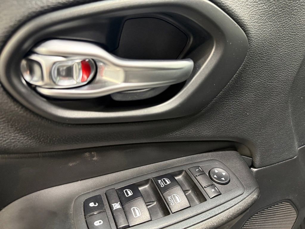 Used 2019 Jeep Cherokee Trailhawk w/ Comfort & Convenience Group image 22