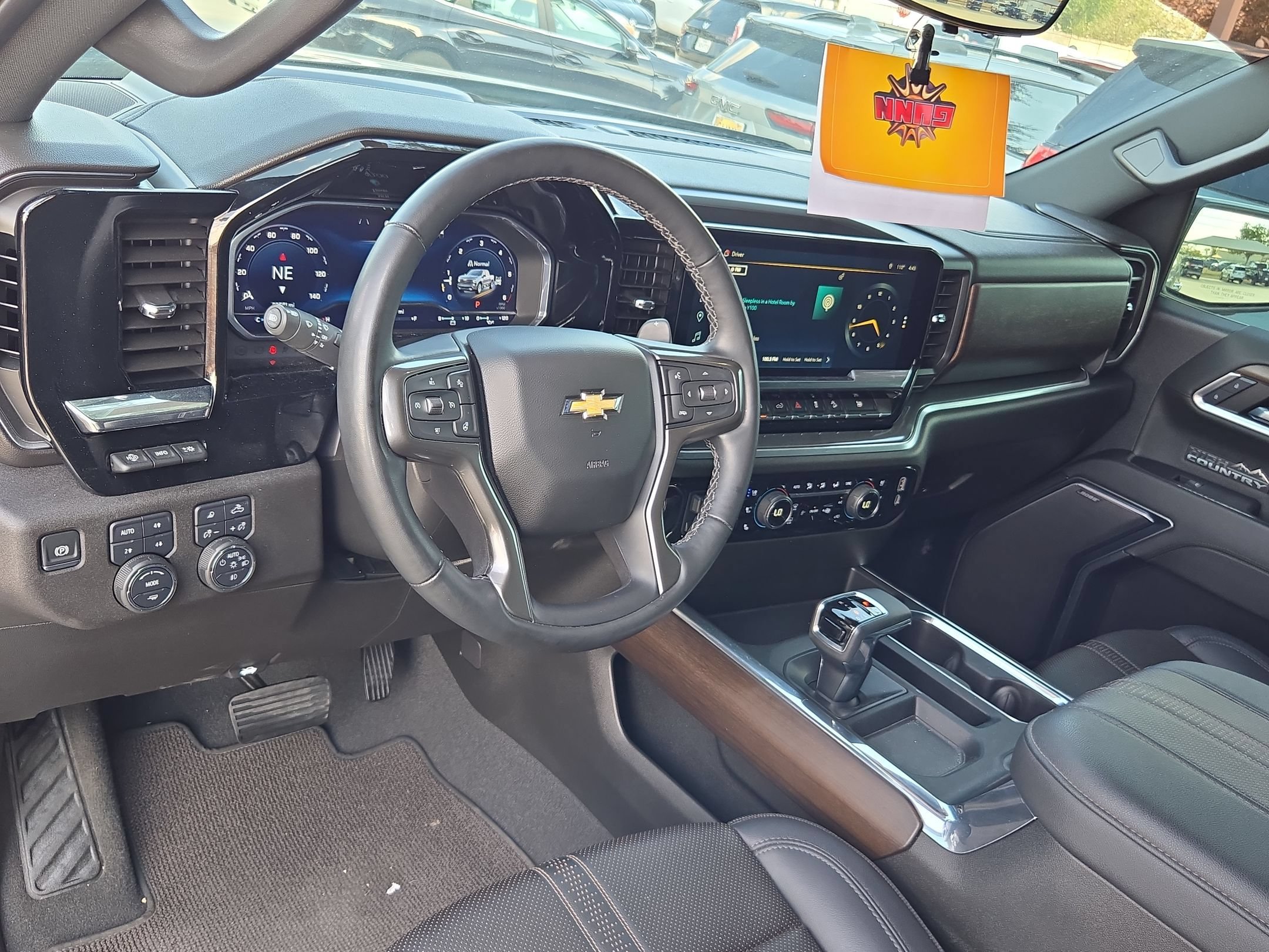 Certified 2024 Chevrolet Silverado 1500 High Country w/ Technology Package AWD/4WD image 10