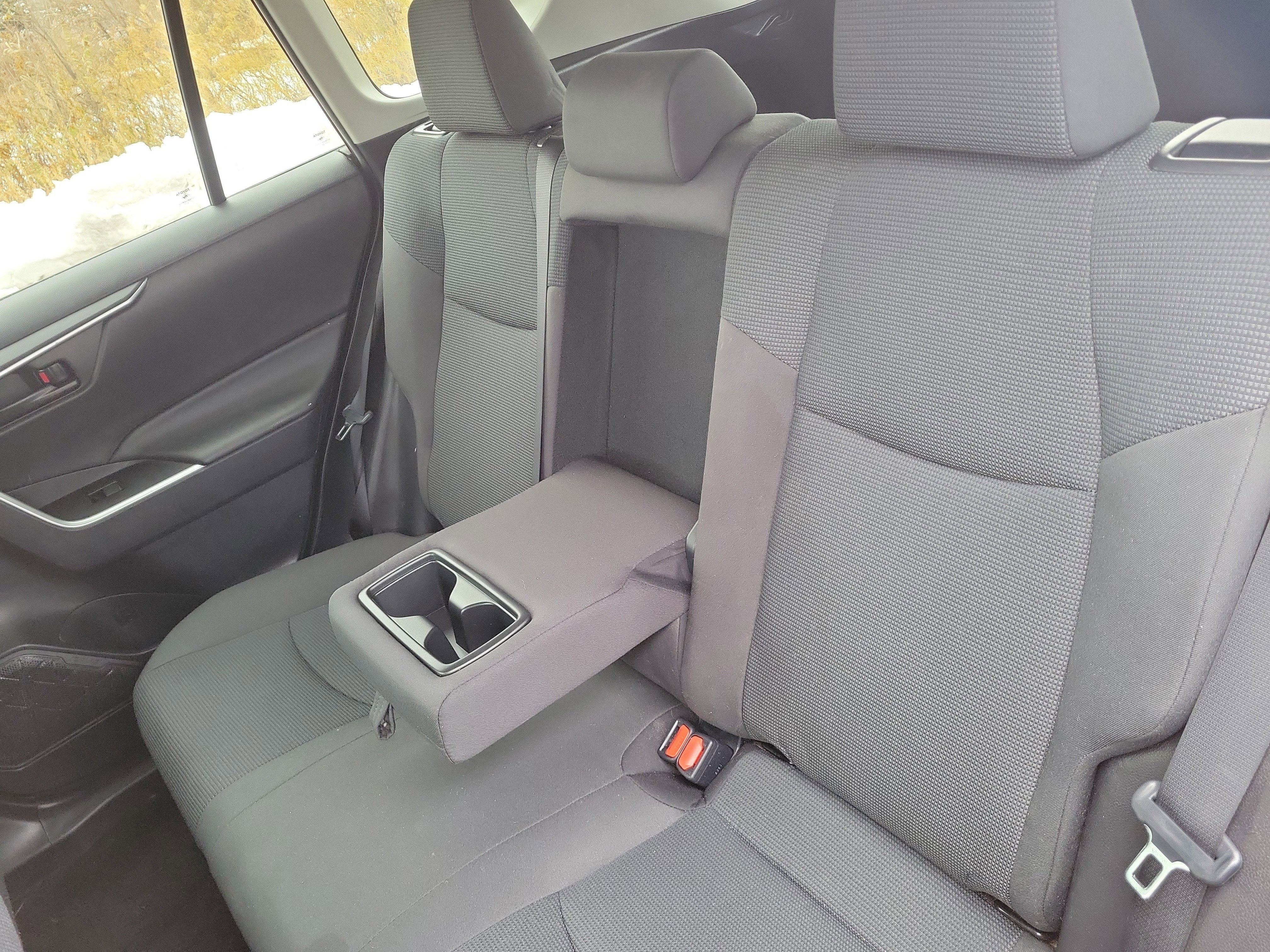 Used 2021 Toyota RAV4 LE image 11