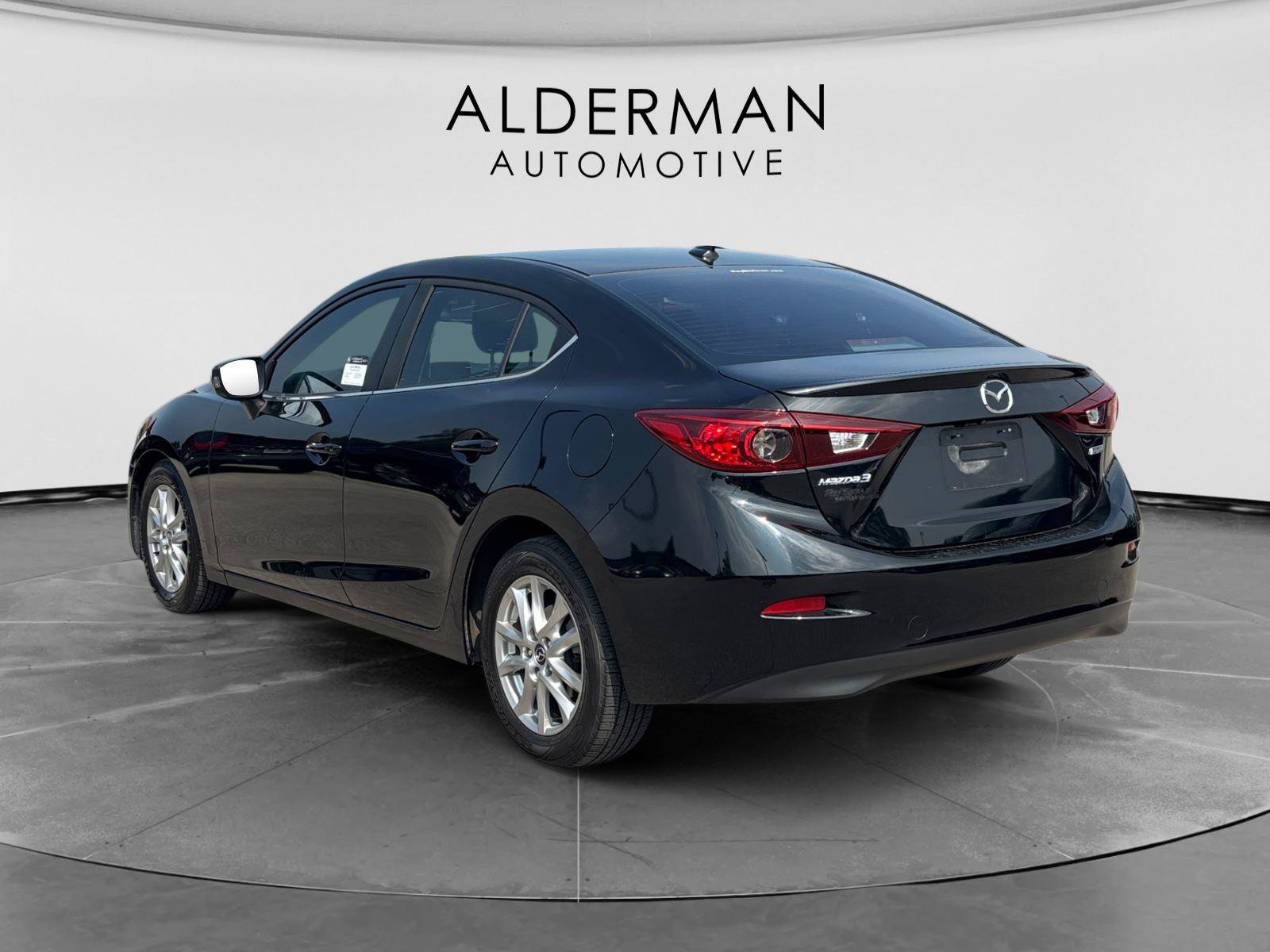 Used 2016 MAZDA MAZDA3 i Touring w/ Popular Equipment Package FWD image 3