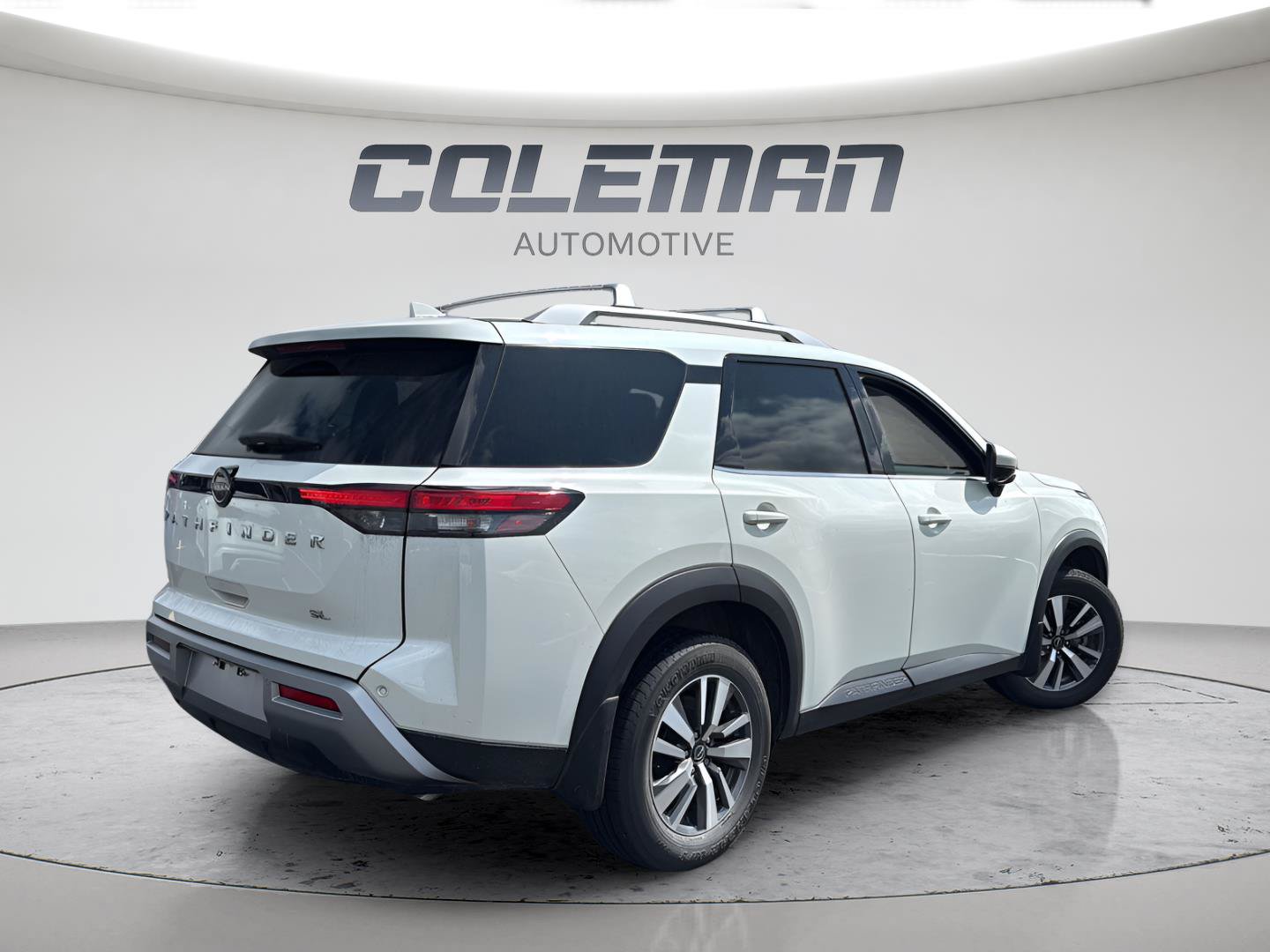 Used 2024 Nissan Pathfinder SL FWD image 5