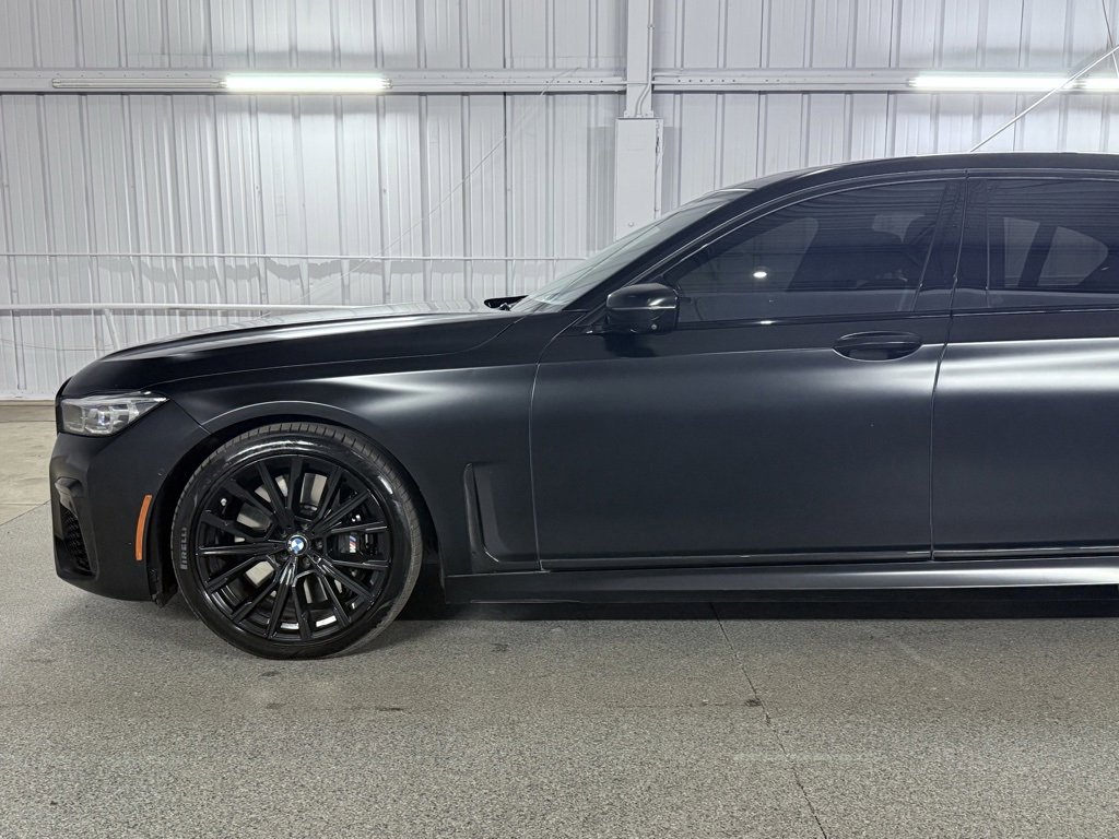 Used 2022 BMW 750i xDrive w/ Luxury Rear Seating Package image 15