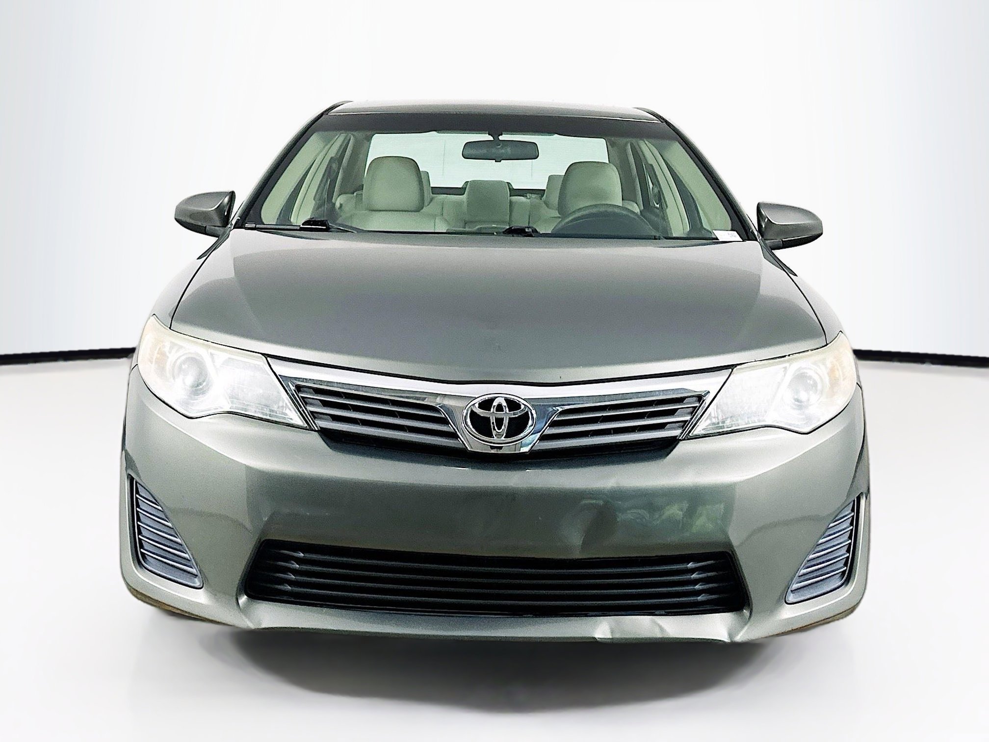 Used 2012 Toyota Camry L image 2