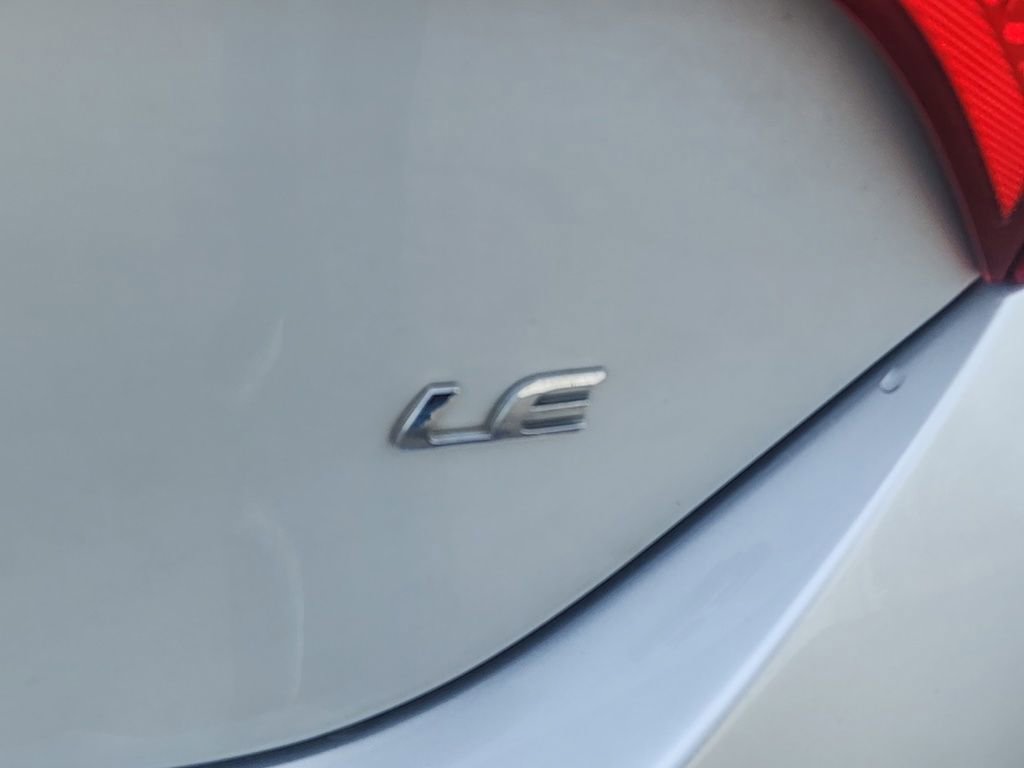 Used 2015 Toyota Corolla LE image 7