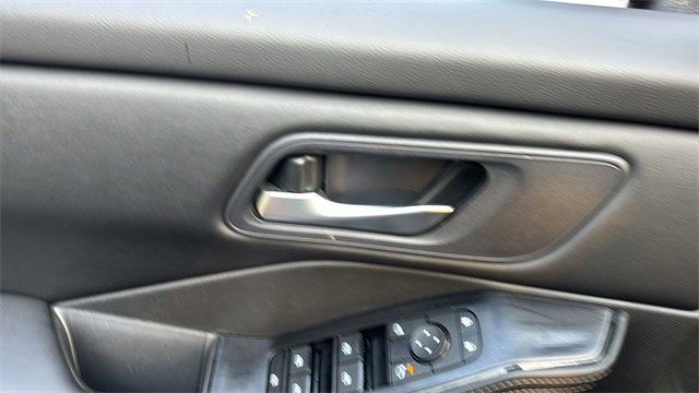 Used 2024 Nissan Rogue SV image 11