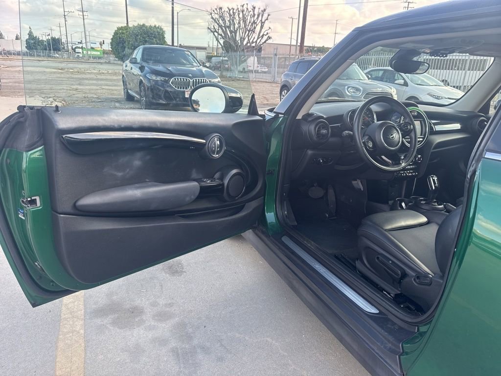 Used 2021 MINI Cooper 2-Door Hardtop FWD image 11