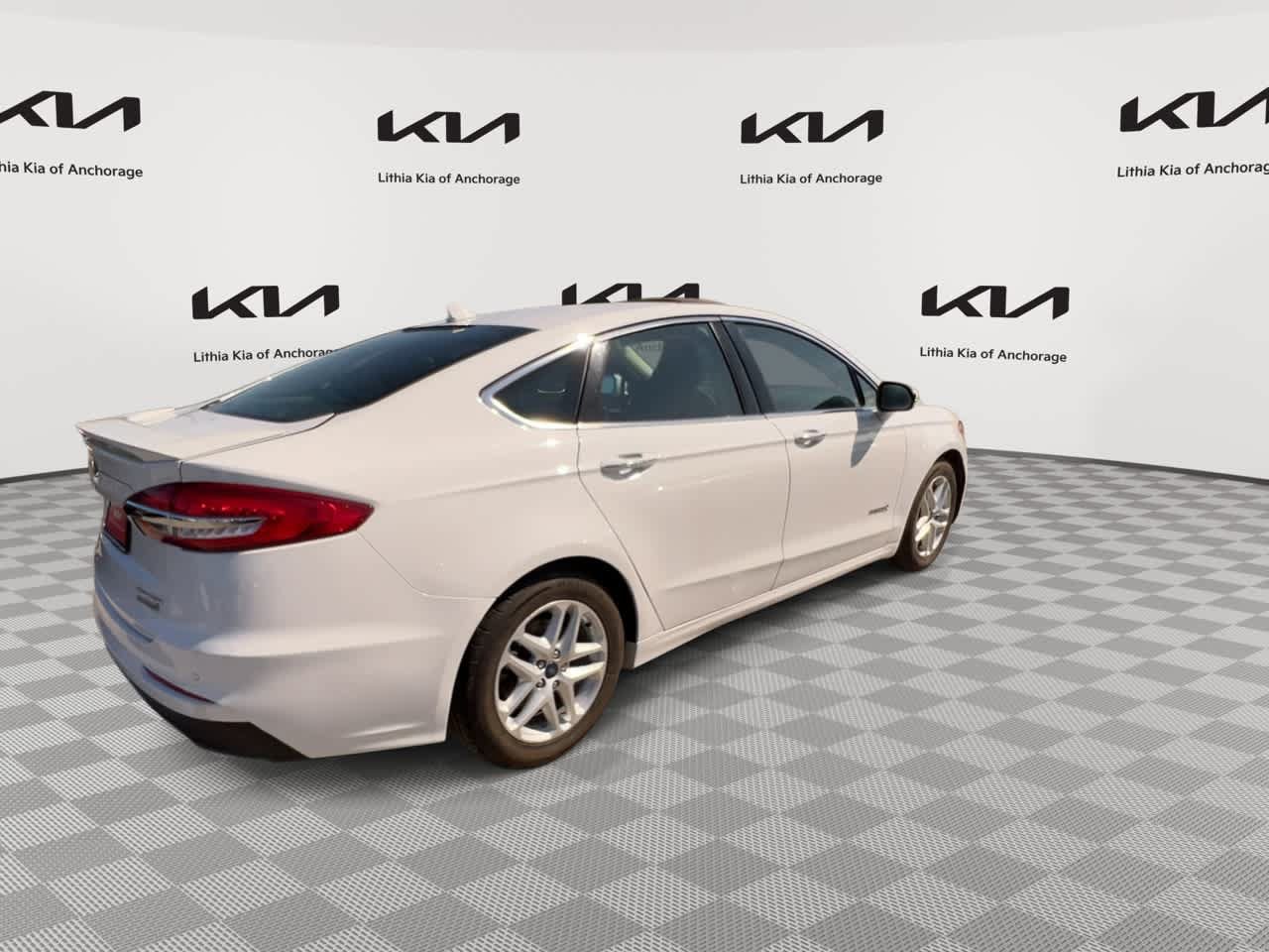 Used 2019 Ford Fusion Titanium FWD image 9