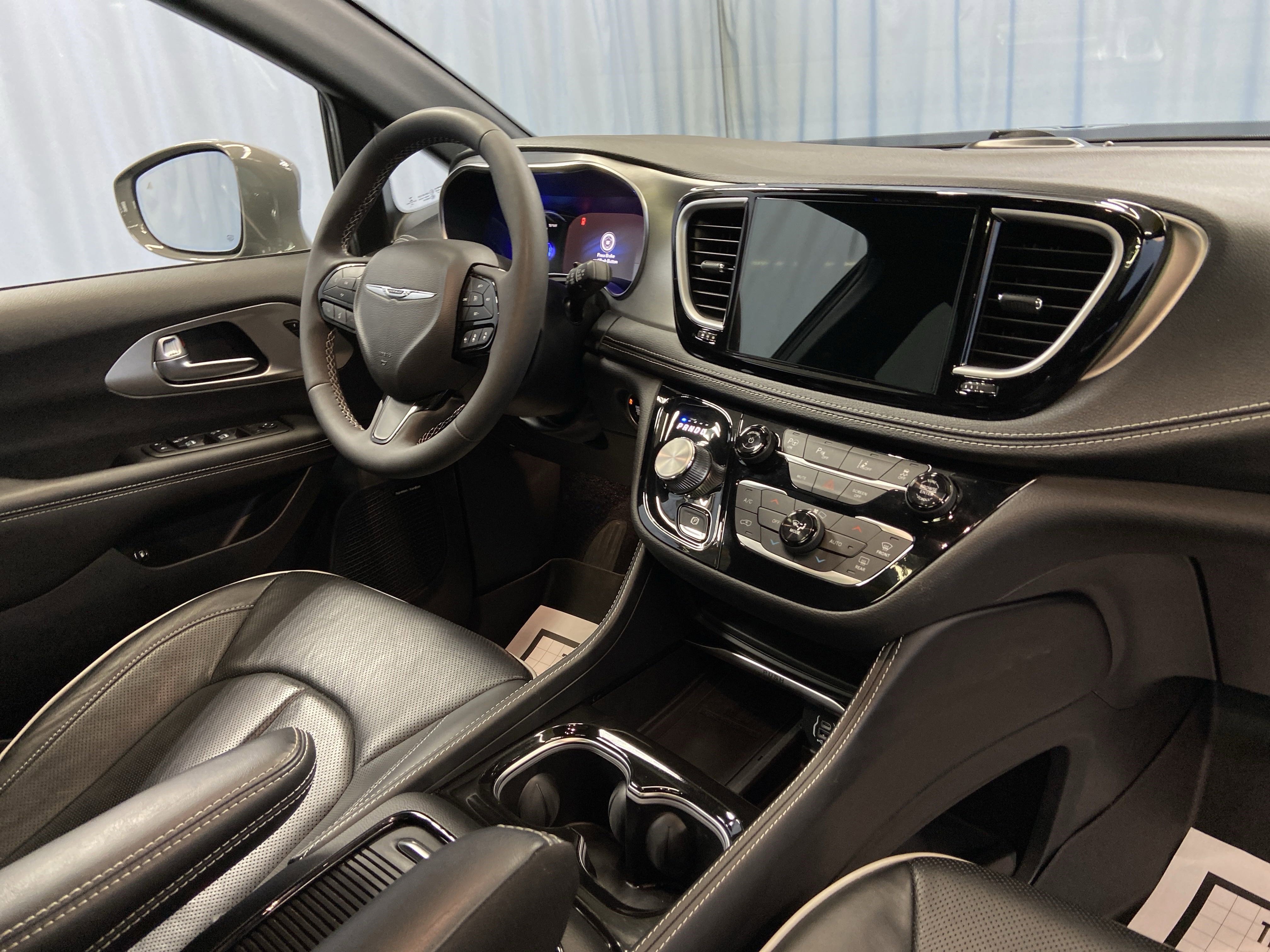 Used 2022 Chrysler Pacifica Limited w/ S Appearance Package image 51