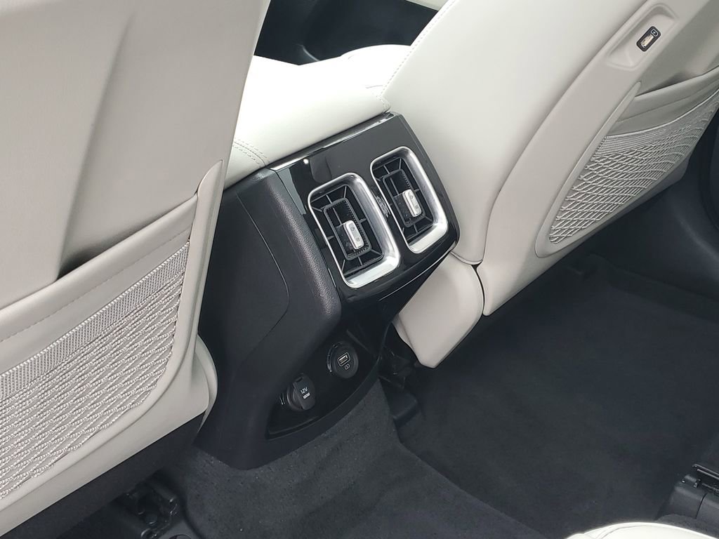 Used 2023 Kia Sorento SX image 31