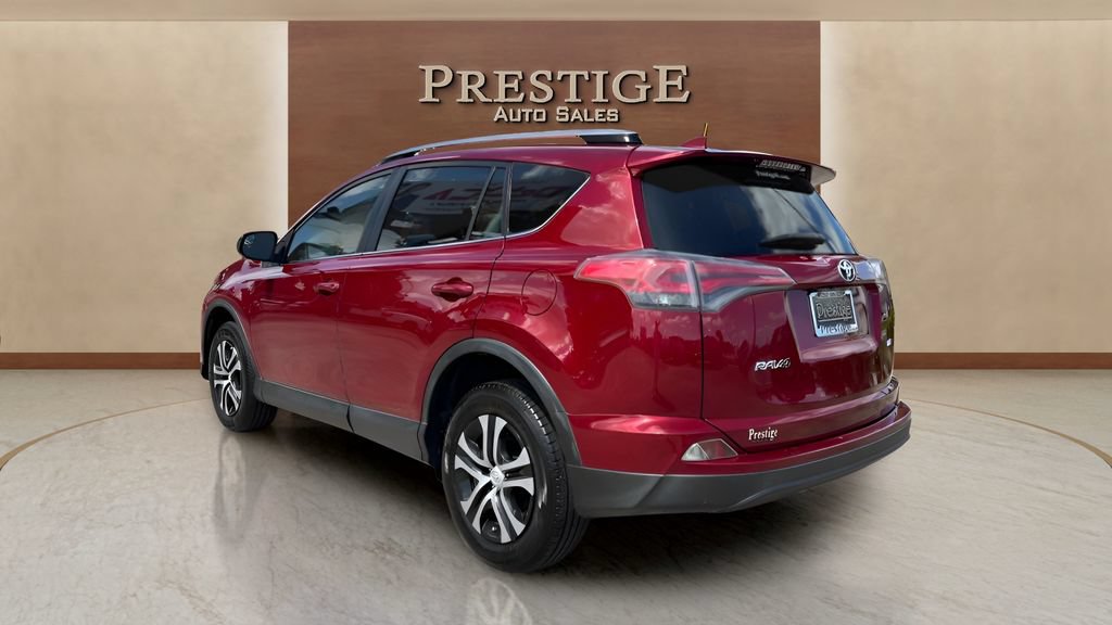 Used 2018 Toyota RAV4 LE FWD image 18