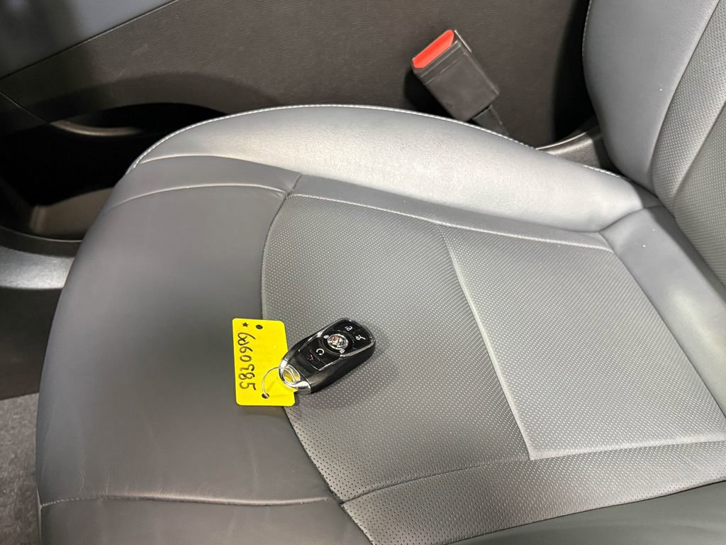 Used 2023 Buick Enclave Essence AWD/4WD image 20