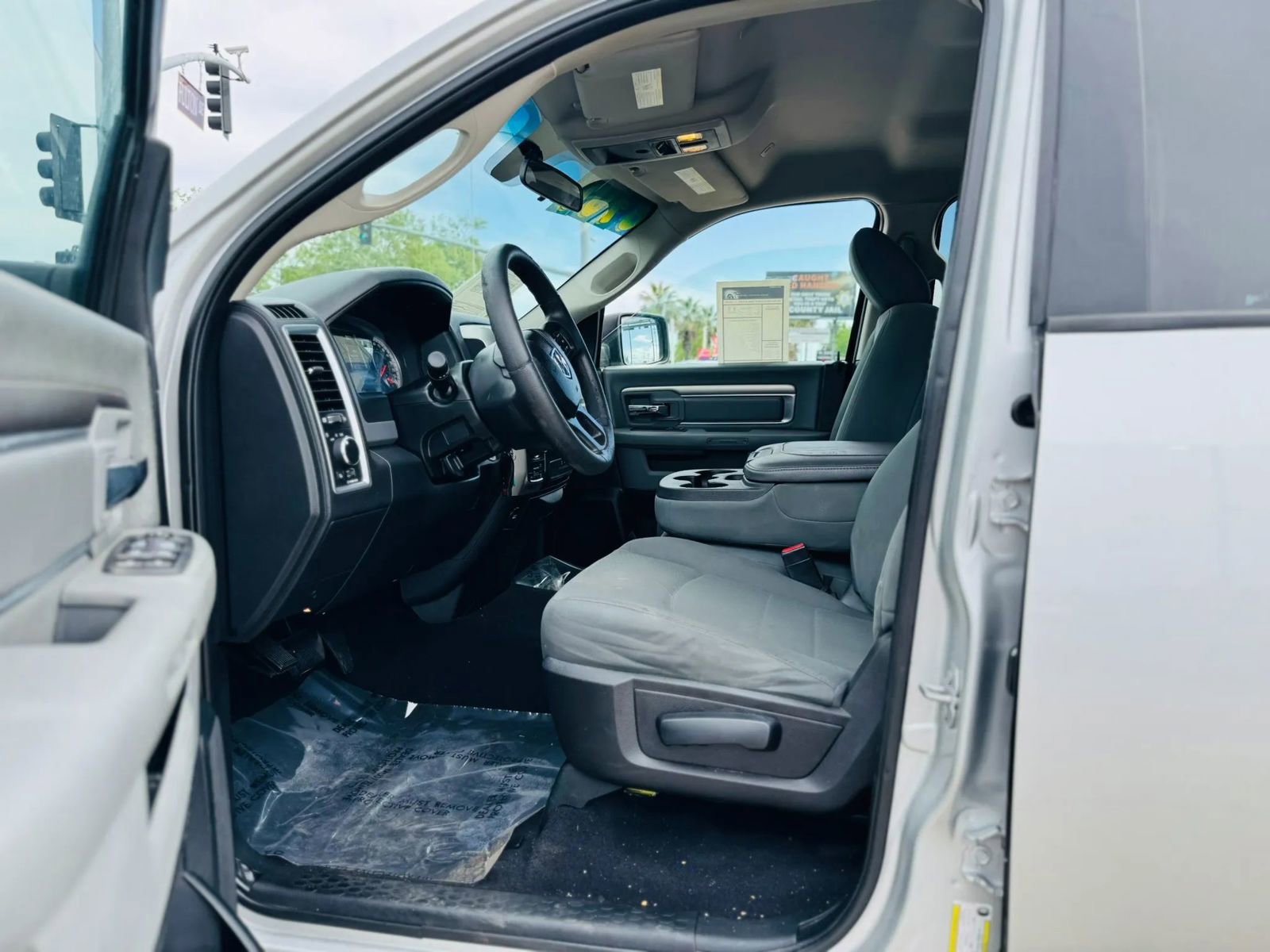 Used 2017 RAM 1500 Classic SLT AWD/4WD image 18