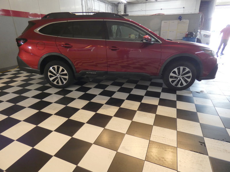 Used 2020 Subaru Outback Premium image 4