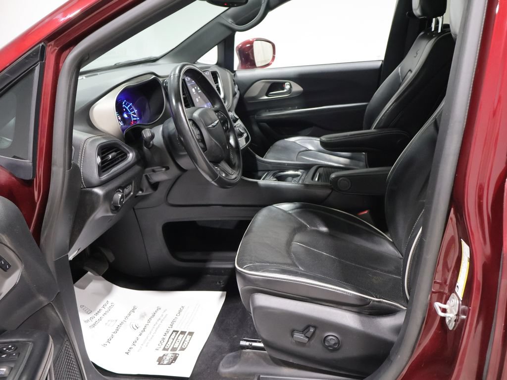 Used 2021 Chrysler Pacifica Limited w/ Uconnect Theater Family Group FWD image 11