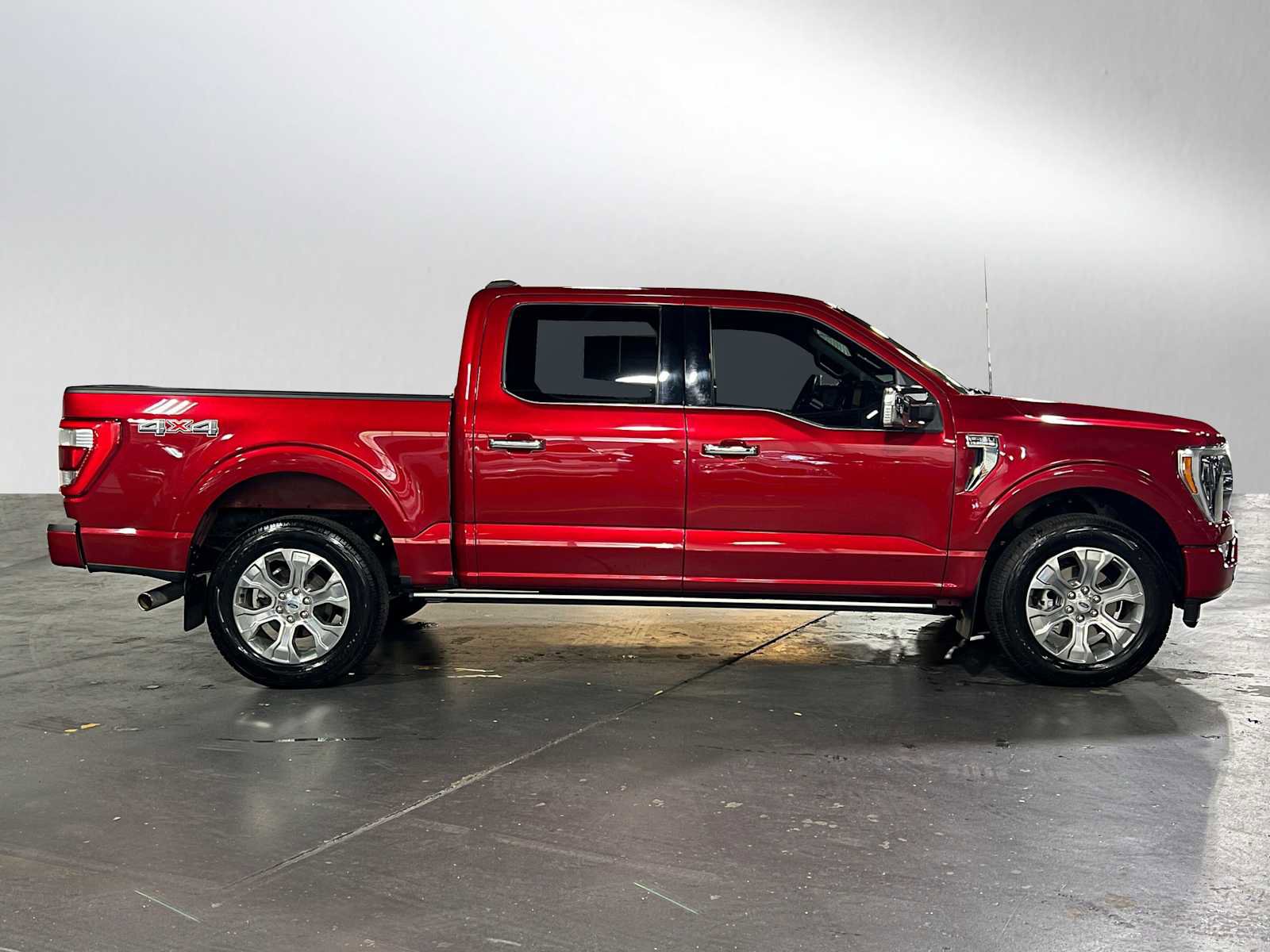 Used 2022 Ford F150 Platinum w/ Trailer Tow Package image 8