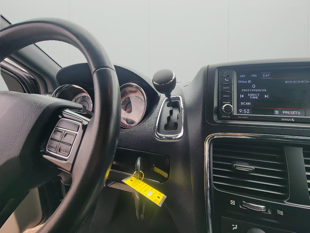 Used 2018 Dodge Grand Caravan SXT image 21