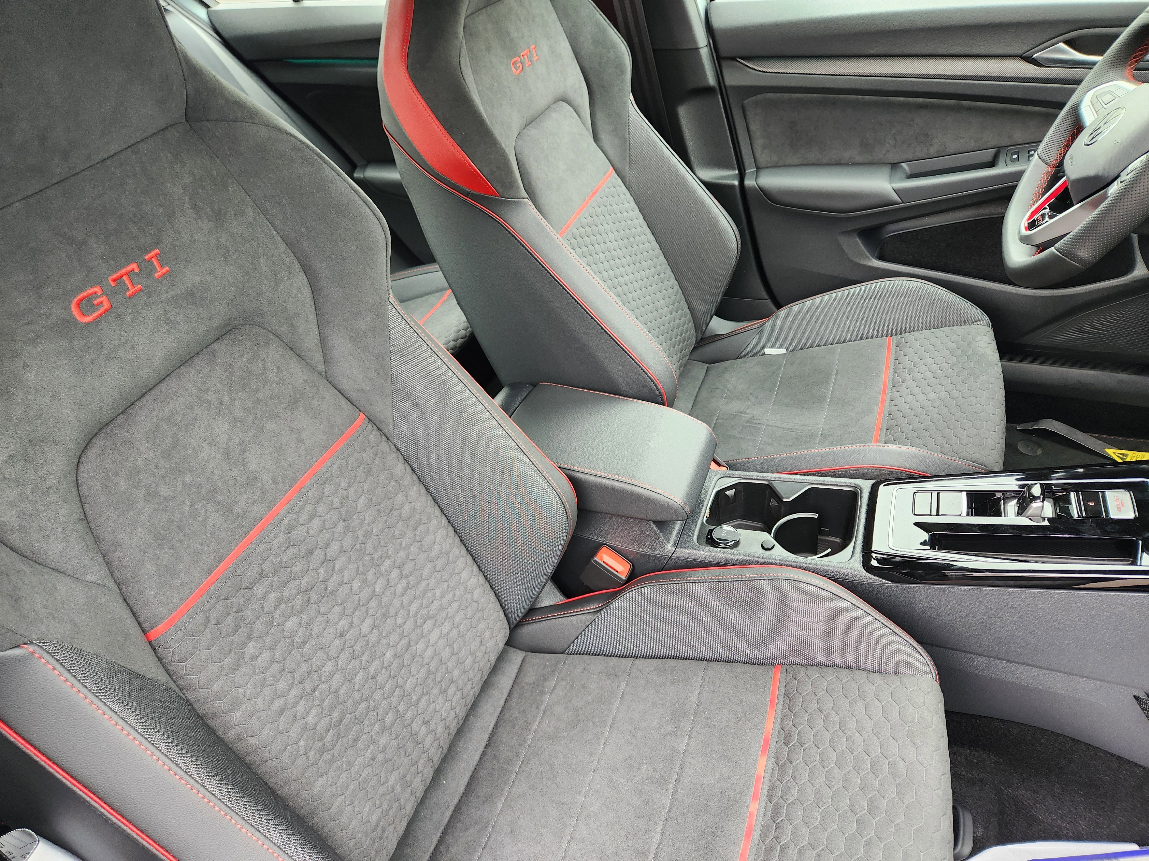 New 2025 Volkswagen Golf SE image 27