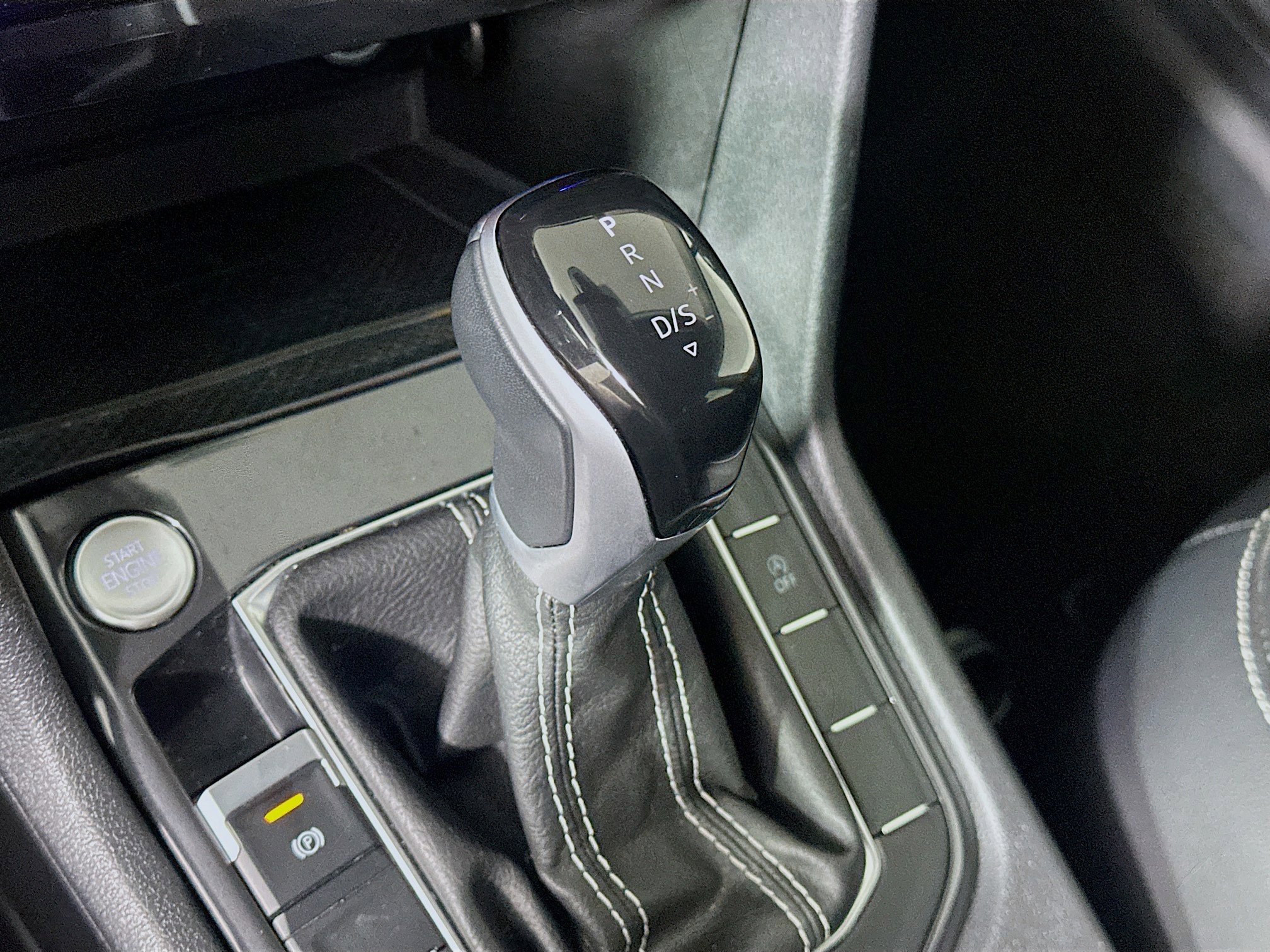 Used 2024 Volkswagen Tiguan Wolfsburg Edition image 23