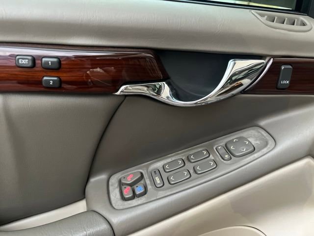 Used 2005 Cadillac De Ville DHS w/ Equipment Group FWD image 11
