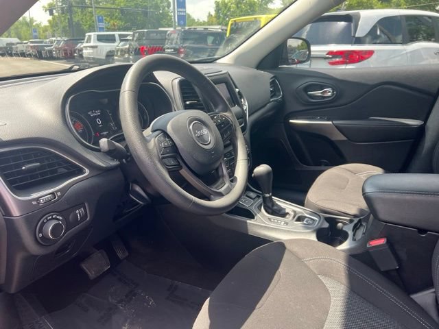 Used 2020 Jeep Cherokee Latitude FWD image 2