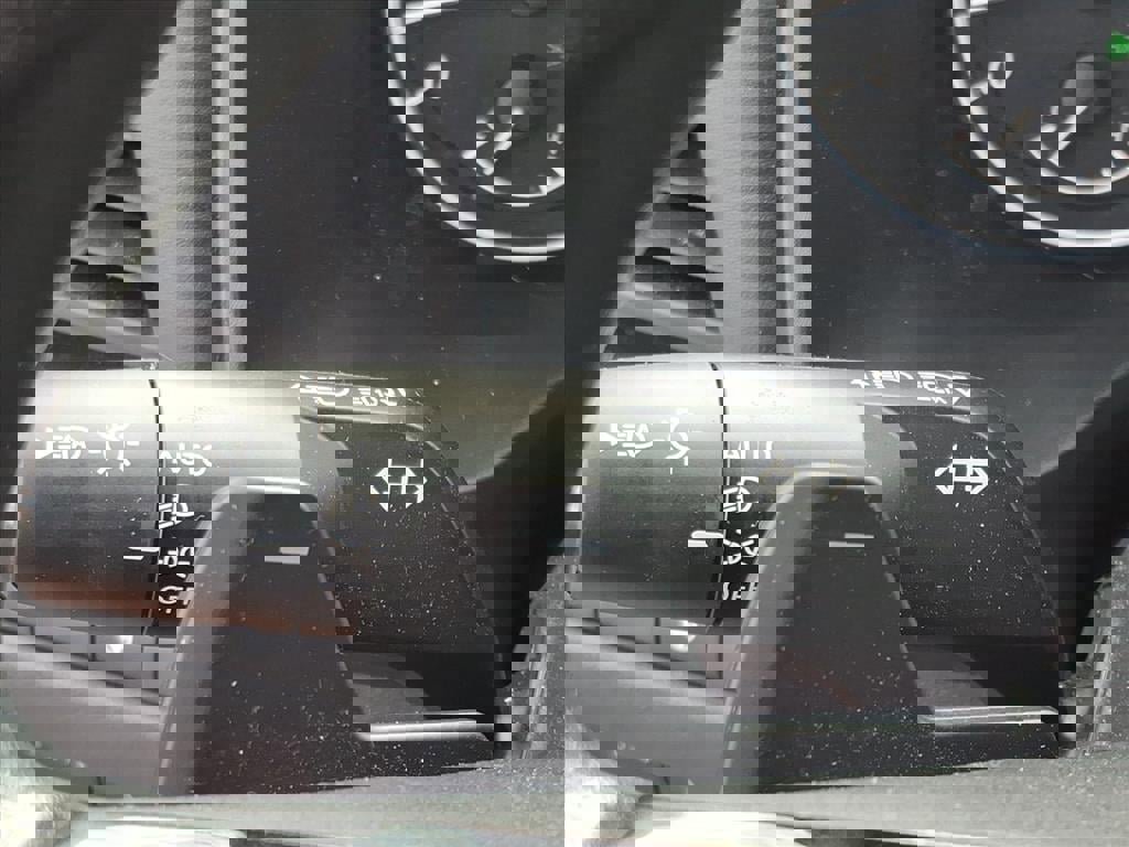 Used 2023 Nissan Rogue SV image 18