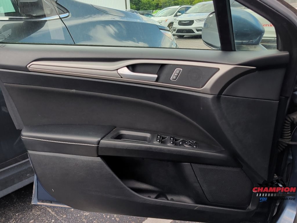 Used 2018 Ford Fusion SE w/ Fusion SE Technology Package FWD image 13