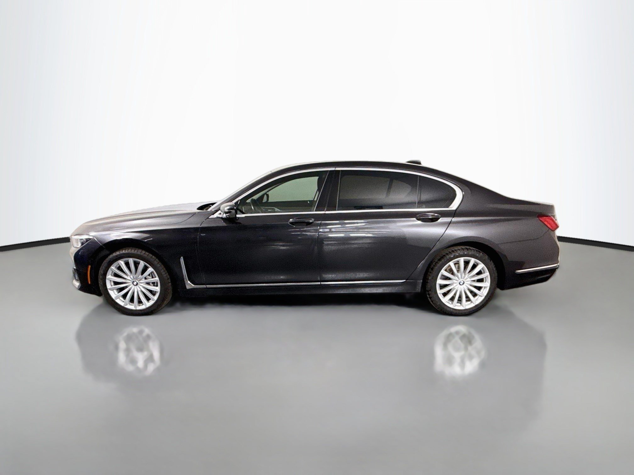 Used 2022 BMW 740i RWD image 6